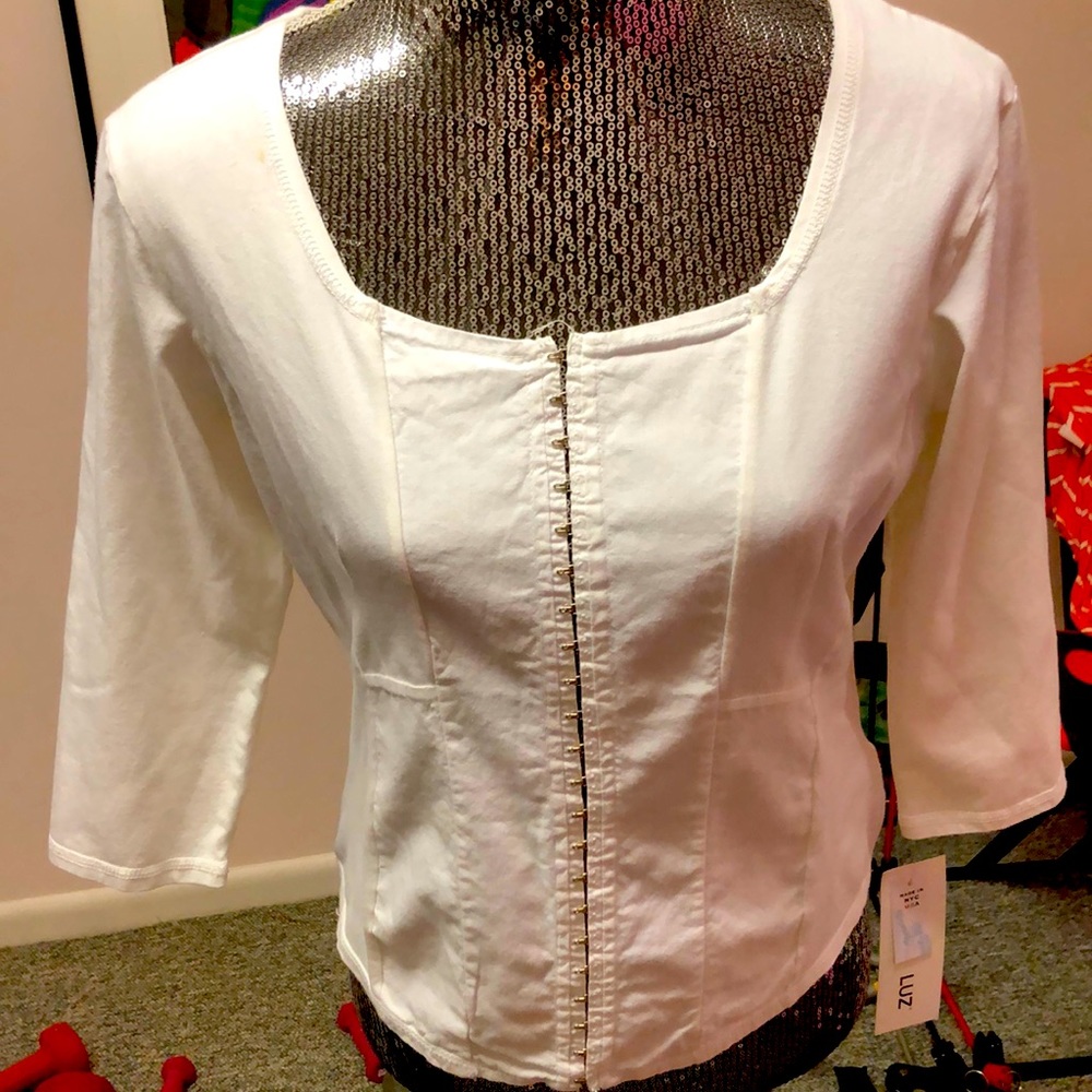 Luna Luz white top with clip front